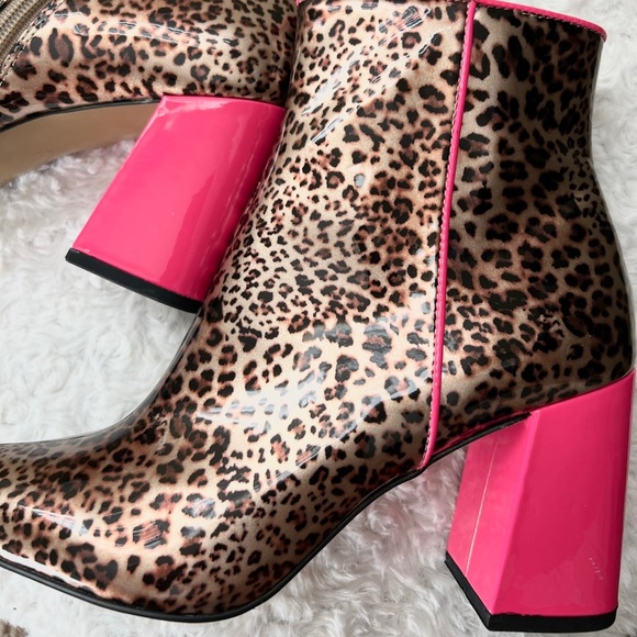 Shoes - Hot Pink Leopard Print Boots 💕